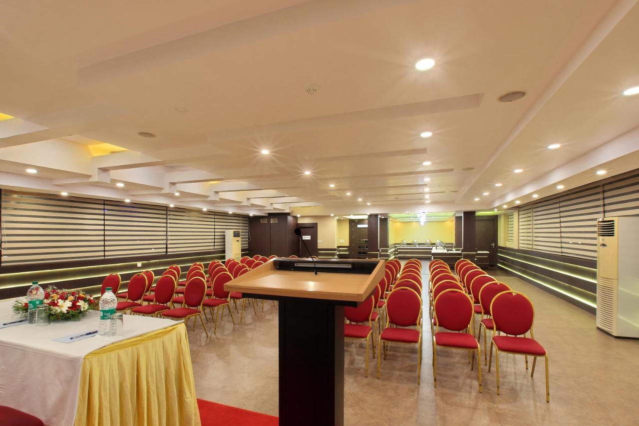 Hotel Kings Empire Kochi Exterior photo