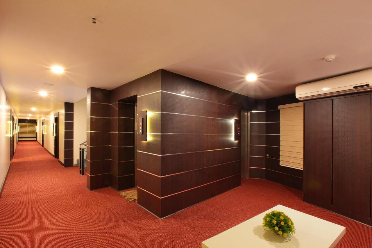 Hotel Kings Empire Kochi Exterior photo